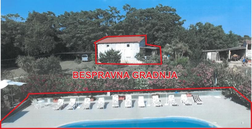 # Pomoćna zgrada i bazen Villa Anne 2014. godine -– bespravno izgrađeno 